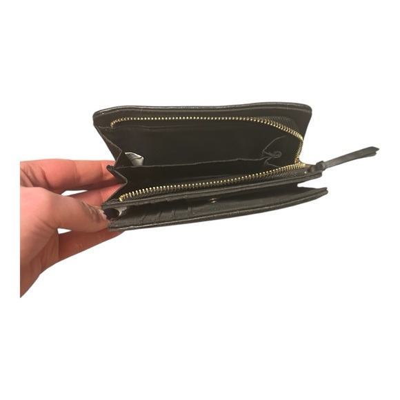 Elegant Black Leather Wallet - Picture 4 of 4